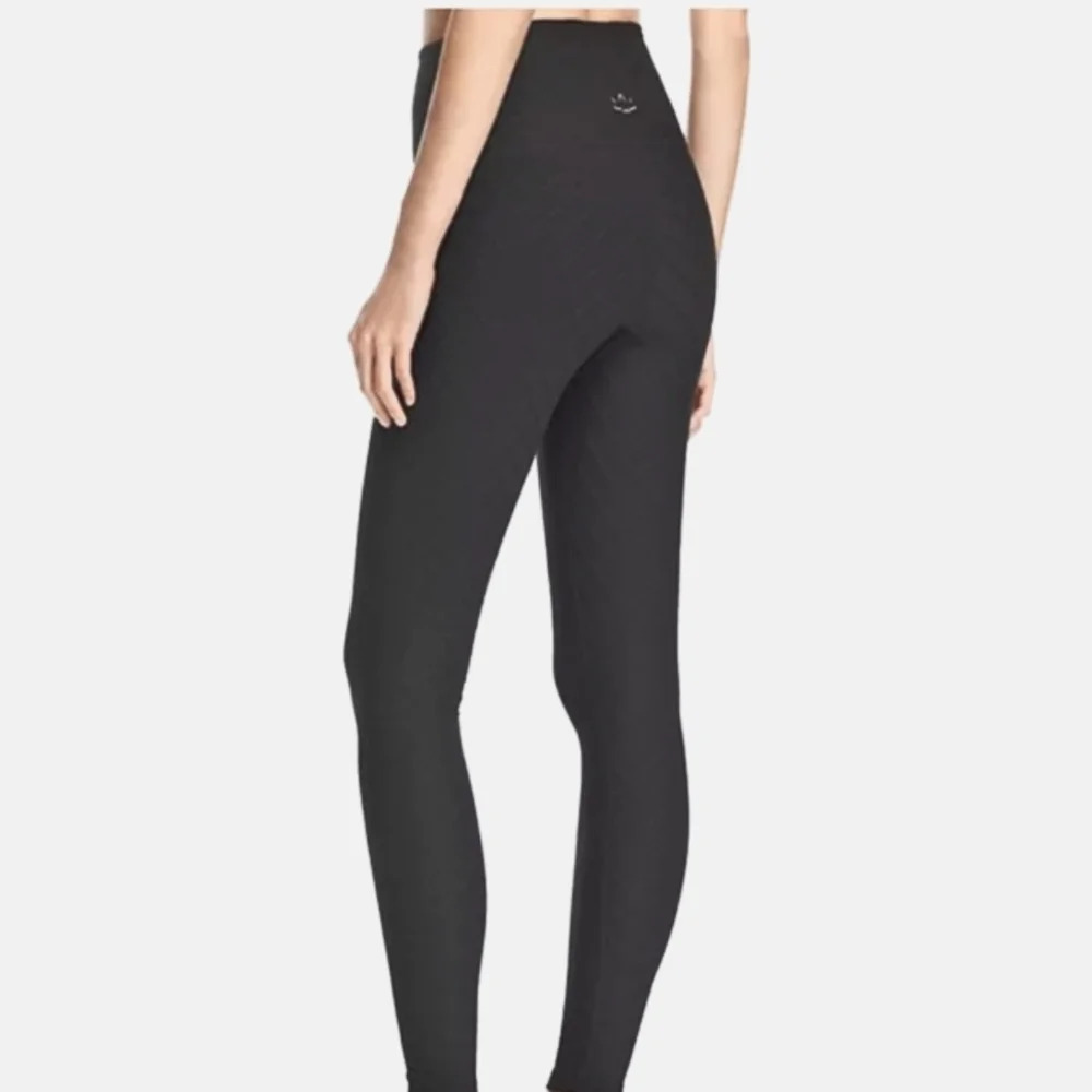 Beyond Yoga “Can’t  Quilt You” high rise Texture Yoga Pants/Leggings Black  M